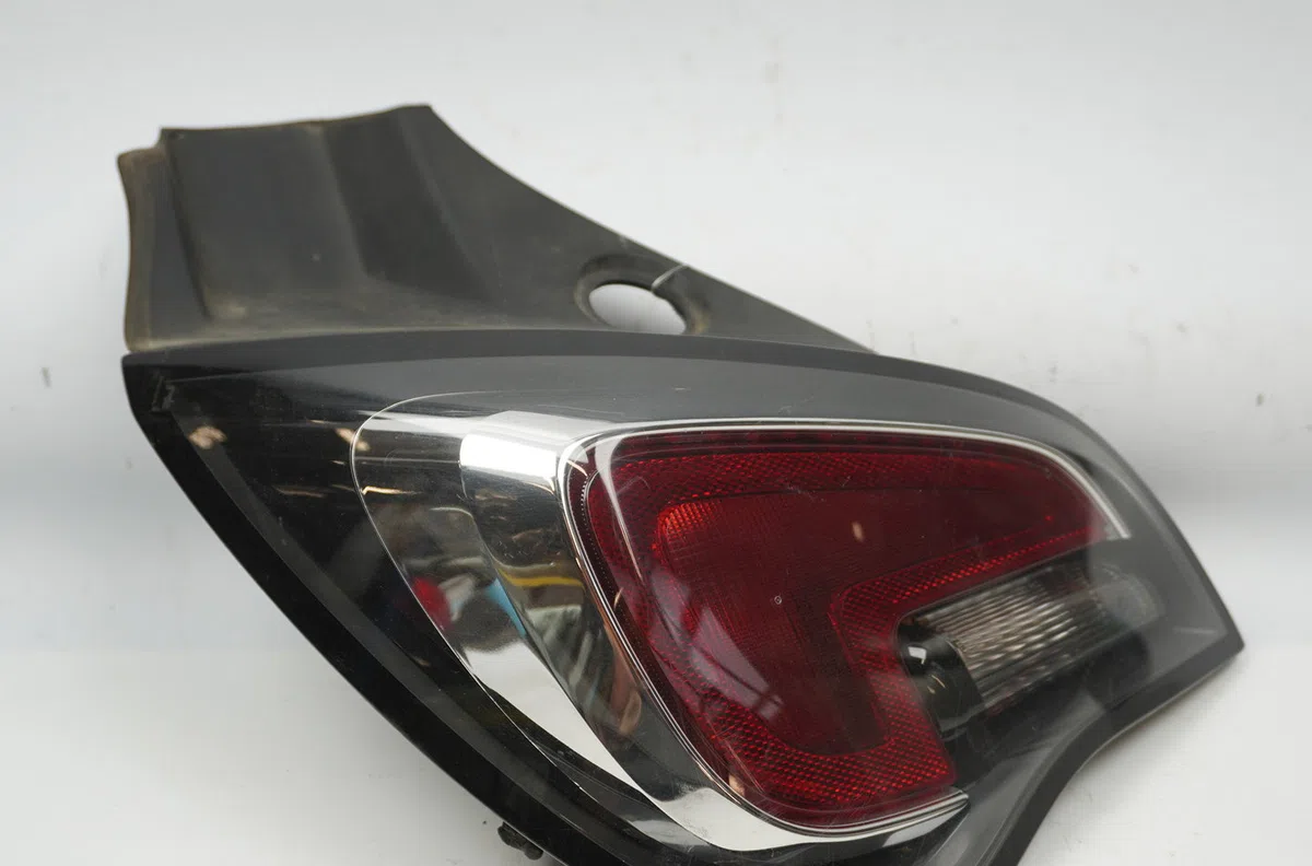 Feu arrière droit Opel ADAM (M13) 1.4 (2012-2019) occasion