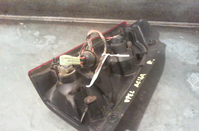 Feu arrière droit Opel AGILA (A) (H00) 1.2 16v (f68) (2000-2007) occasion