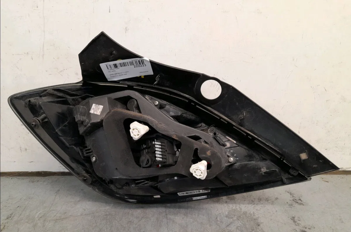 Feu arrière droit Opel ASTRA H (A04) 1.7 cdti (l48) (2004-2010) occasion