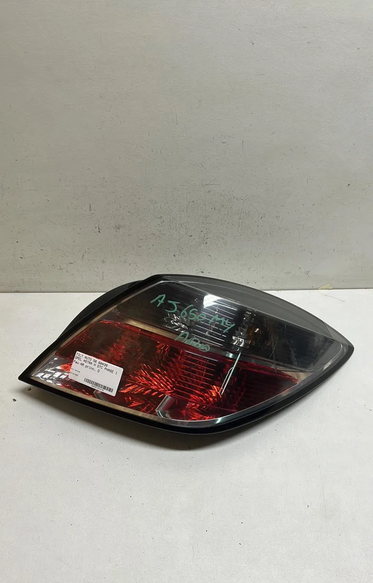 Feu arrière droit Opel ASTRA H GTC (A04) 1.8 (l08) (2005-2010) occasion