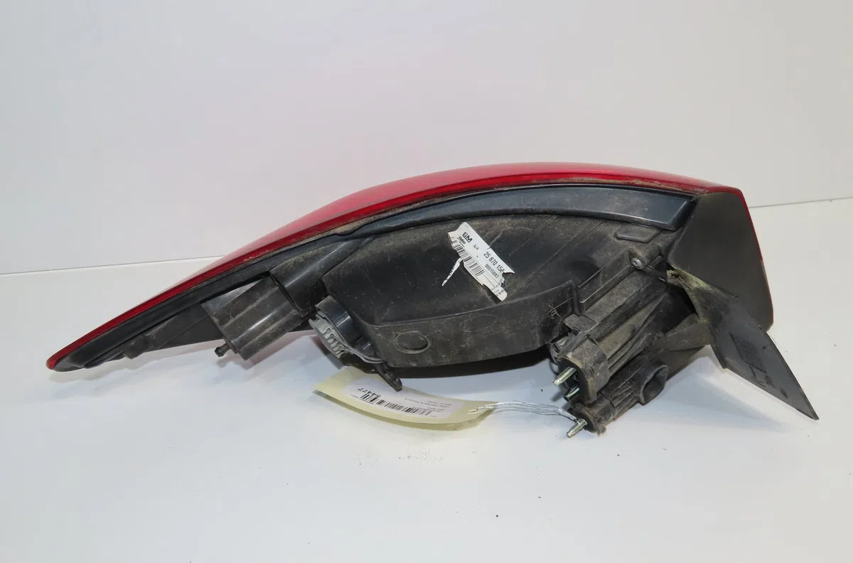 Feu arrière droit Opel ASTRA J A trois volumes 1.6 cdti (69) (2014) occasion
