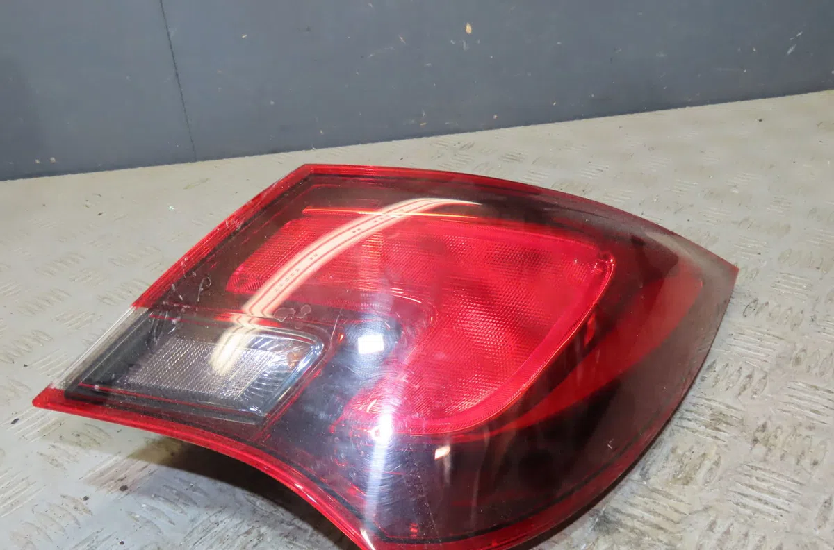 Feu arrière droit Opel ASTRA J GTC 1.4 (08) (2011-2015) occasion