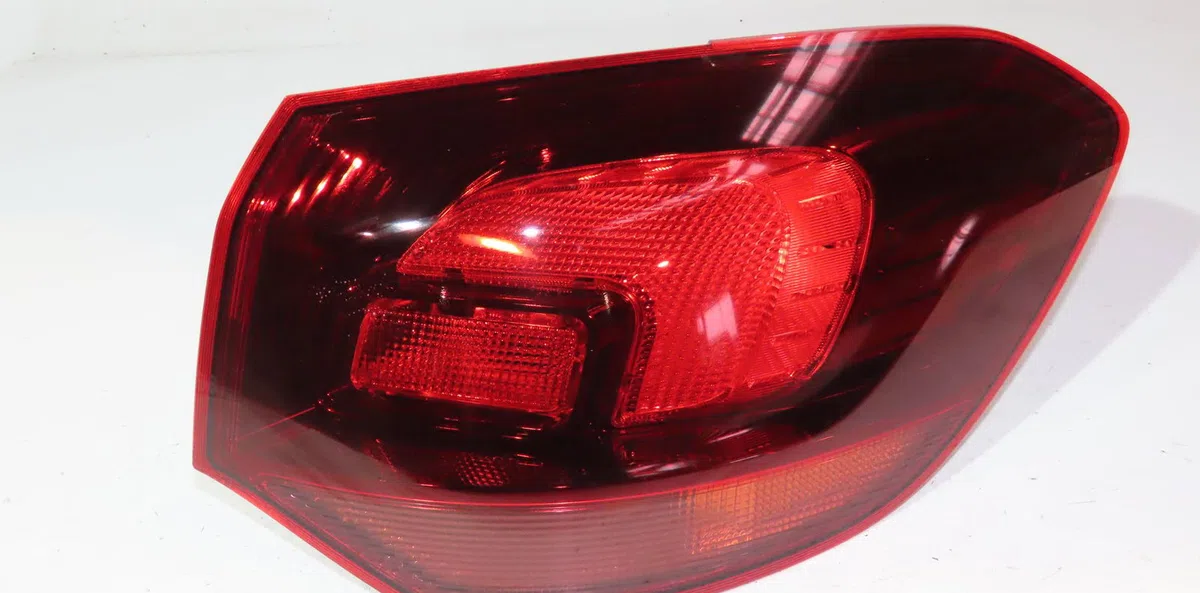 Feu arrière droit Opel ASTRA J Sports Tourer (P10) 2.0 cdti (35) (2010-2015) occasion