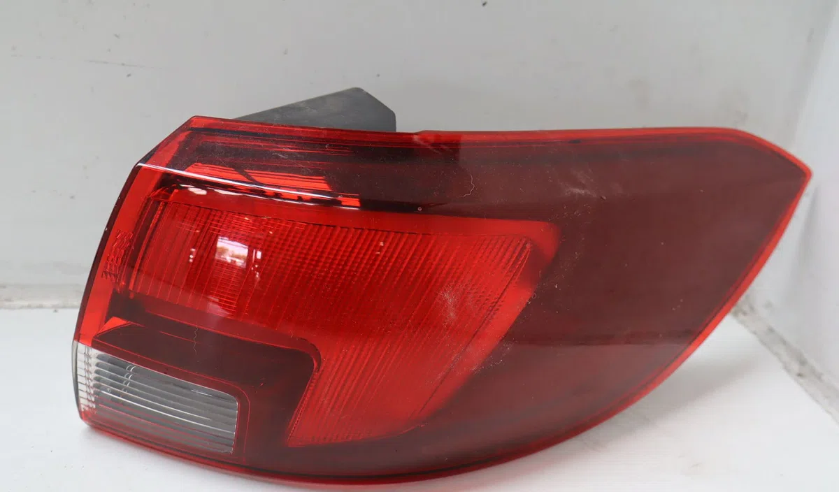 Feu arrière droit Opel ASTRA K Sports Tourer (B16) 1.6 cdti (35) (2015) occasion
