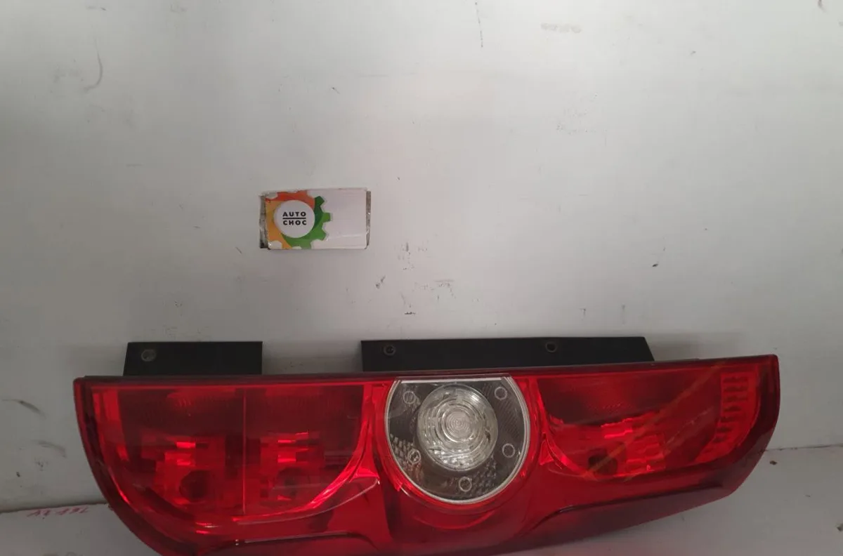Feu arrière droit OPEL COMBO D occasion