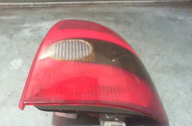 Feu arrière droit OPEL CORSA 1996 occasion