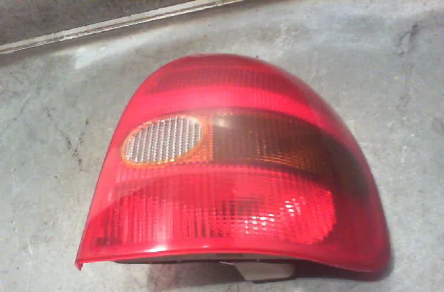 Feu arrière droit OPEL CORSA 2000 occasion