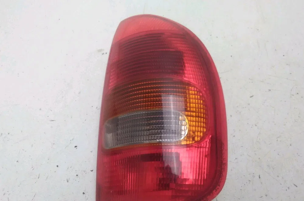Feu arrière droit Opel CORSA B (S93) 1.0 i 12v (f08, f68, m68) (1996-2000) occasion