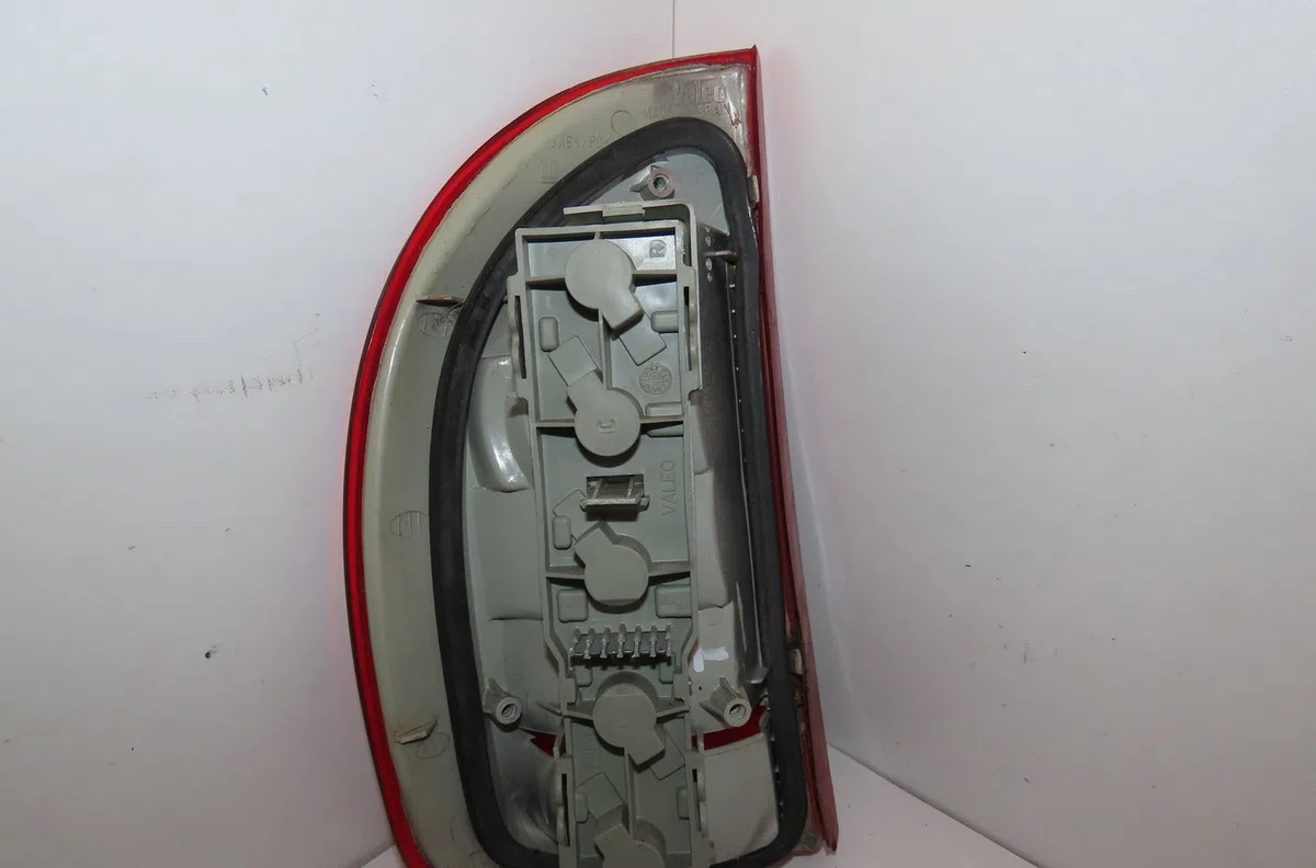 Feu arrière droit Opel CORSA B (S93) 1.2 i 16v (f08, f68, m68) (1998-2000) 5 portes occasion