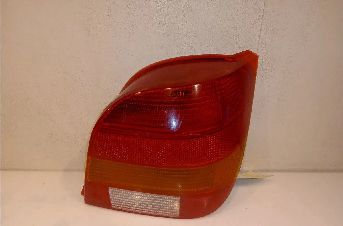 Feu arrière droit Opel CORSA B (S93) 1.4 i (f08, f68, m68) (1993-2000) occasion