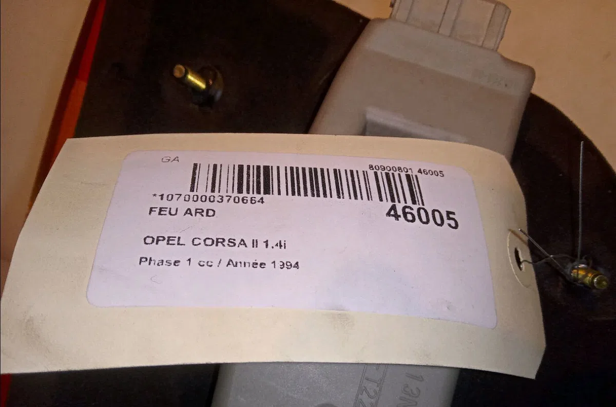 Feu arrière droit Opel CORSA B (S93) 1.4 i (f08, f68, m68) (1993-2000) occasion