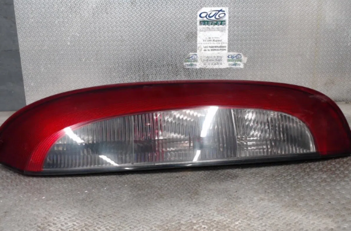 Feu arrière droit Opel CORSA C (X01) 1.0 (f08, f68) (2000-2003) occasion