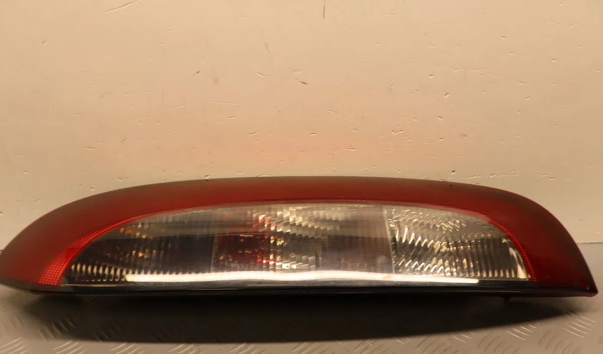 Feu arrière droit Opel CORSA C (X01) 1.2 (f08, f68) (2000-2009) occasion