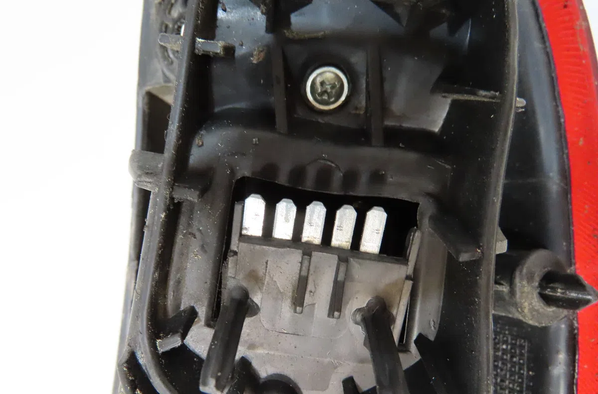 Feu arrière droit Opel CORSA C (X01) 1.3 cdti (f08, f68) (2003-2009) occasion