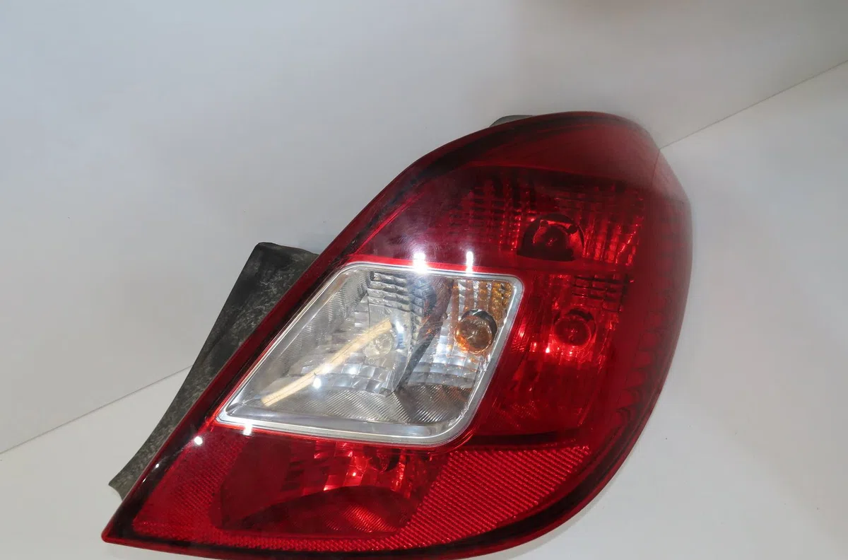 Feu arrière droit Opel CORSA D (S07) 1.3 cdti (l08, l68) (2006-2014) 3 portes occasion