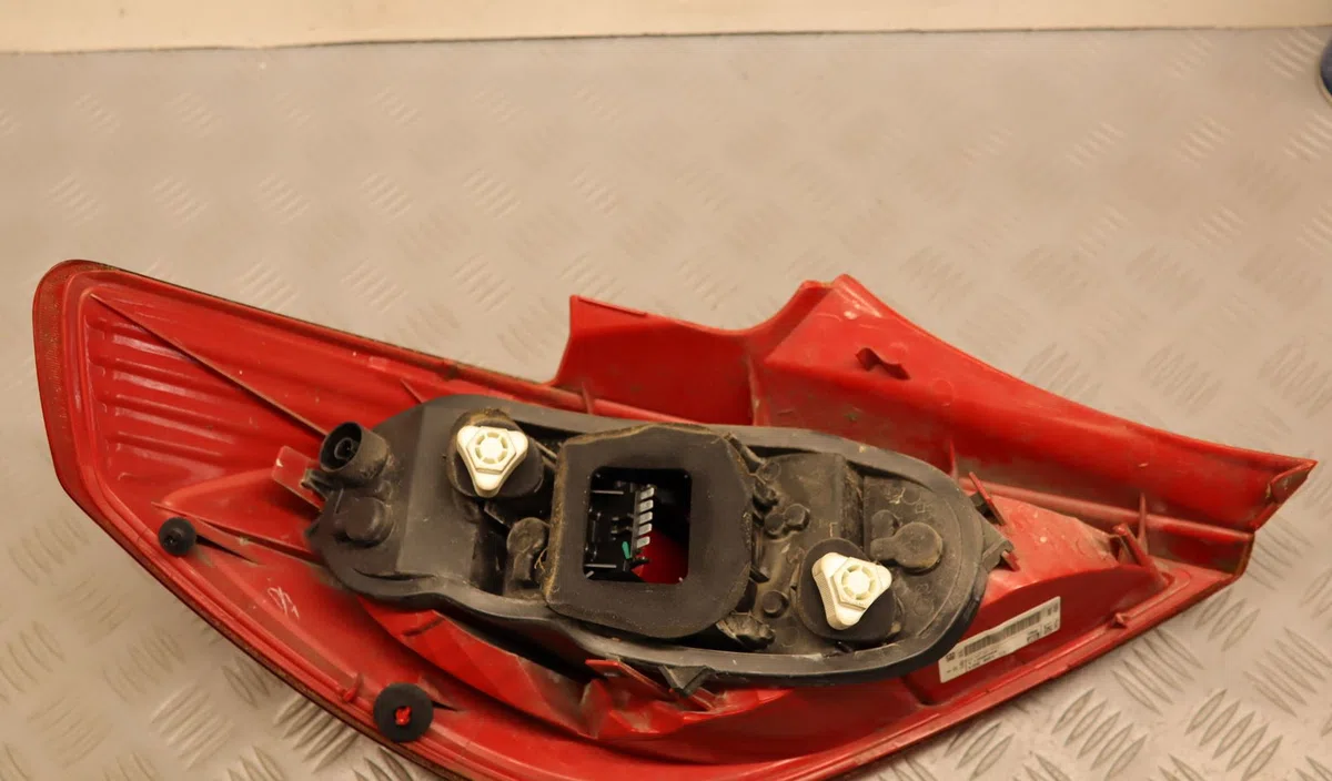 Feu arrière droit Opel CORSA D (S07) 1.3 cdti (l08, l68) (2006-2014) 3 portes occasion