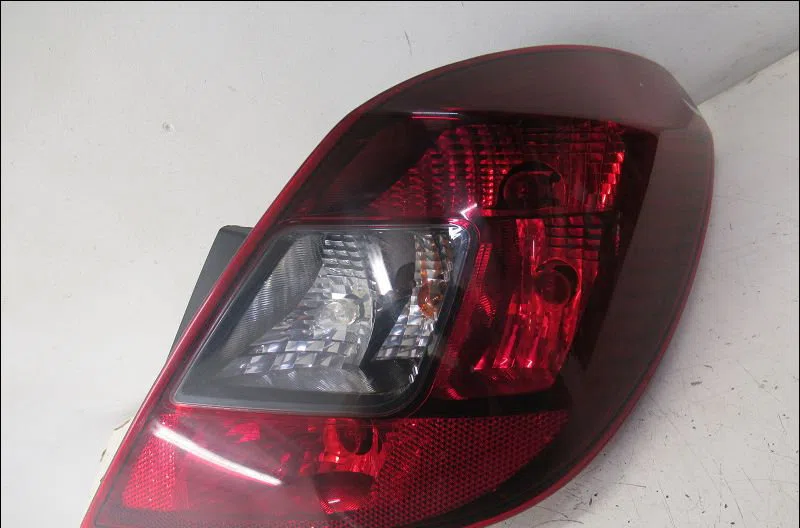 Feu arrière droit Opel CORSA D (S07) 1.4 (l08, l68) (2006-2014) 3 portes occasion
