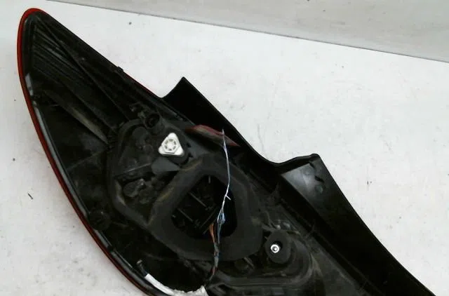 Feu arrière droit Opel CORSA D (S07) 1.4 (l08, l68) (2006-2014) 3 portes occasion