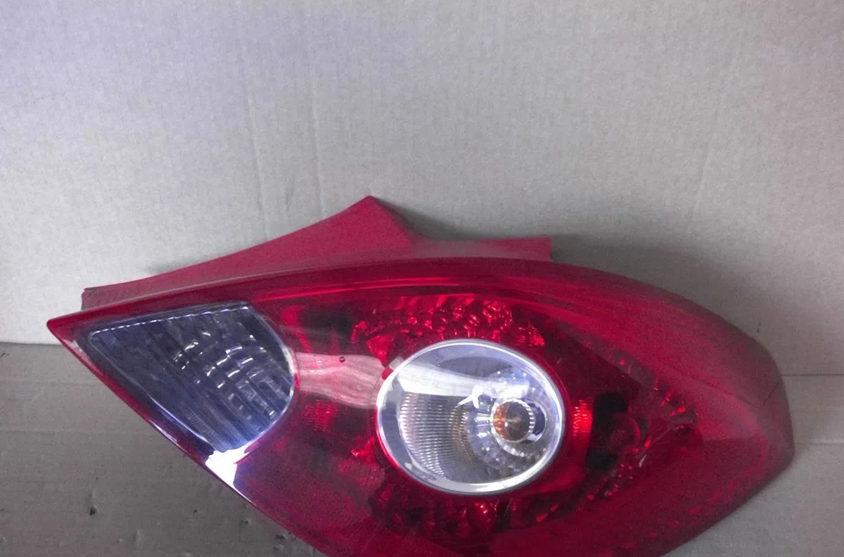 Feu arrière droit Opel CORSA D (S07) 1.4 (l08, l68) (2006-2014) occasion
