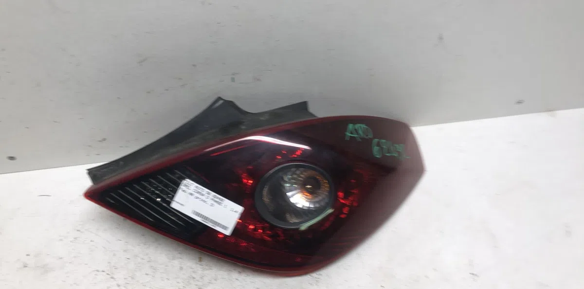 Feu arrière droit Opel CORSA D (S07) 1.4 (l08, l68) (2006-2014) occasion
