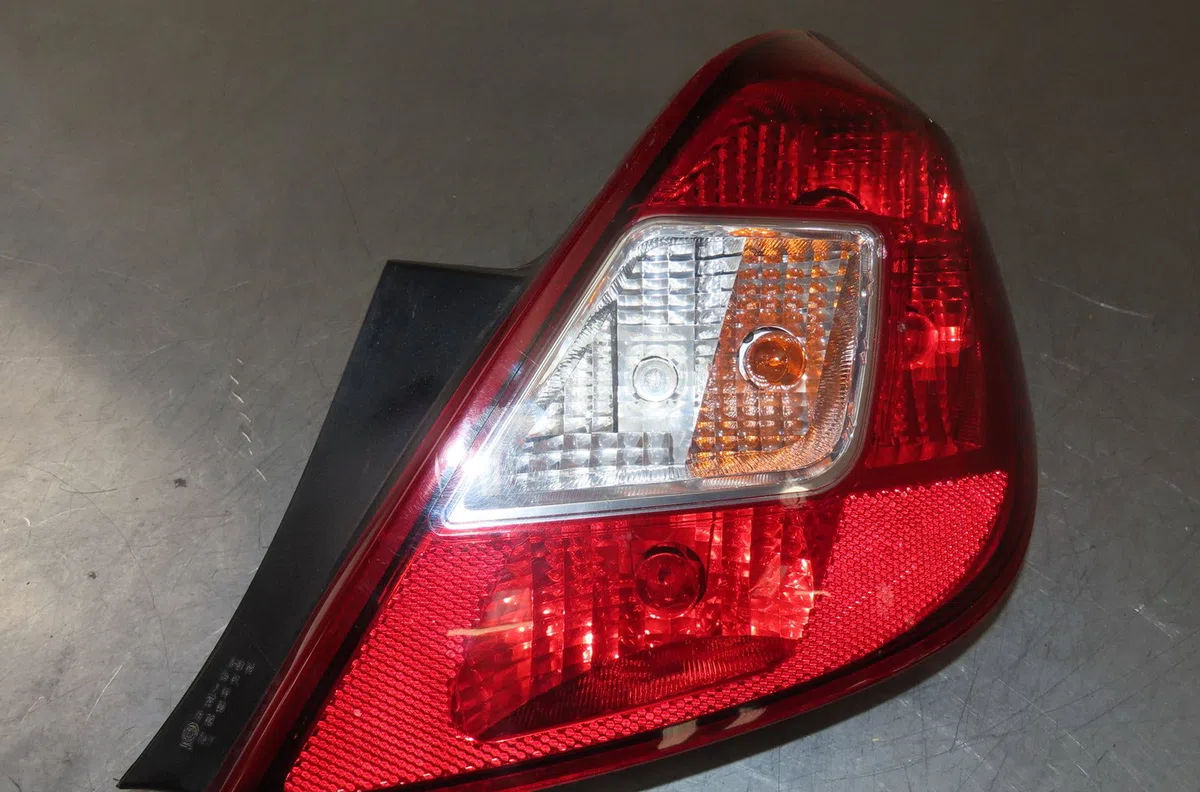 Feu arrière droit Opel CORSA E (X15) 1.3 cdti (08, 68) (2014) occasion