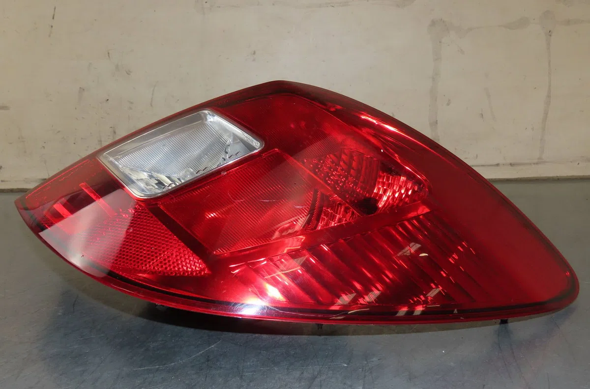 Feu arrière droit Opel CORSA E (X15) 1.3 cdti (08, 68) (2014) occasion