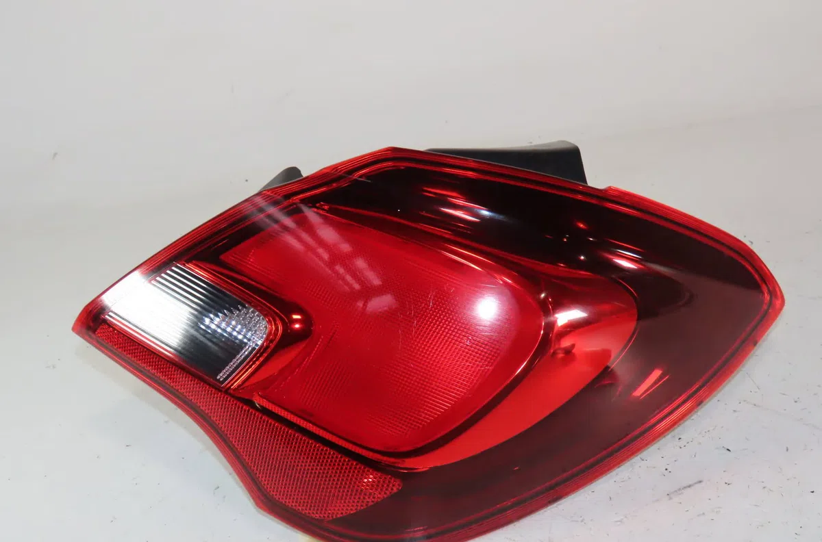 Feu arrière droit Opel CORSA E (X15) 1.4 (08, 68) (2014) occasion