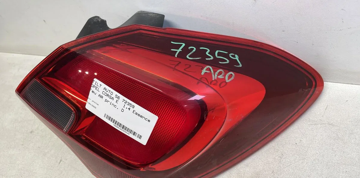 Feu arrière droit Opel CORSA E (X15) 1.4 (08, 68) (2014) occasion