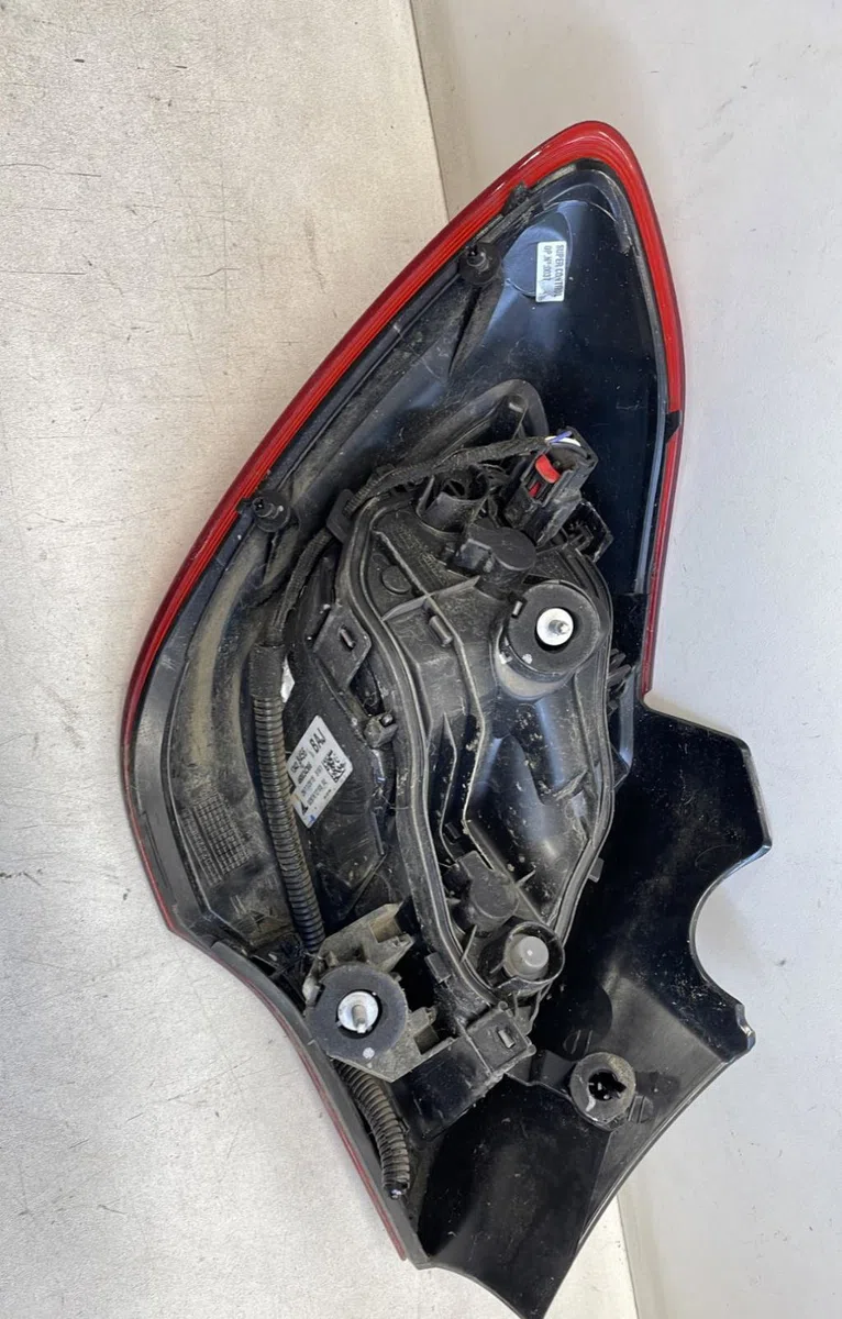 Feu arrière droit Opel CORSA E (X15) 1.4 (08, 68) (2014) occasion