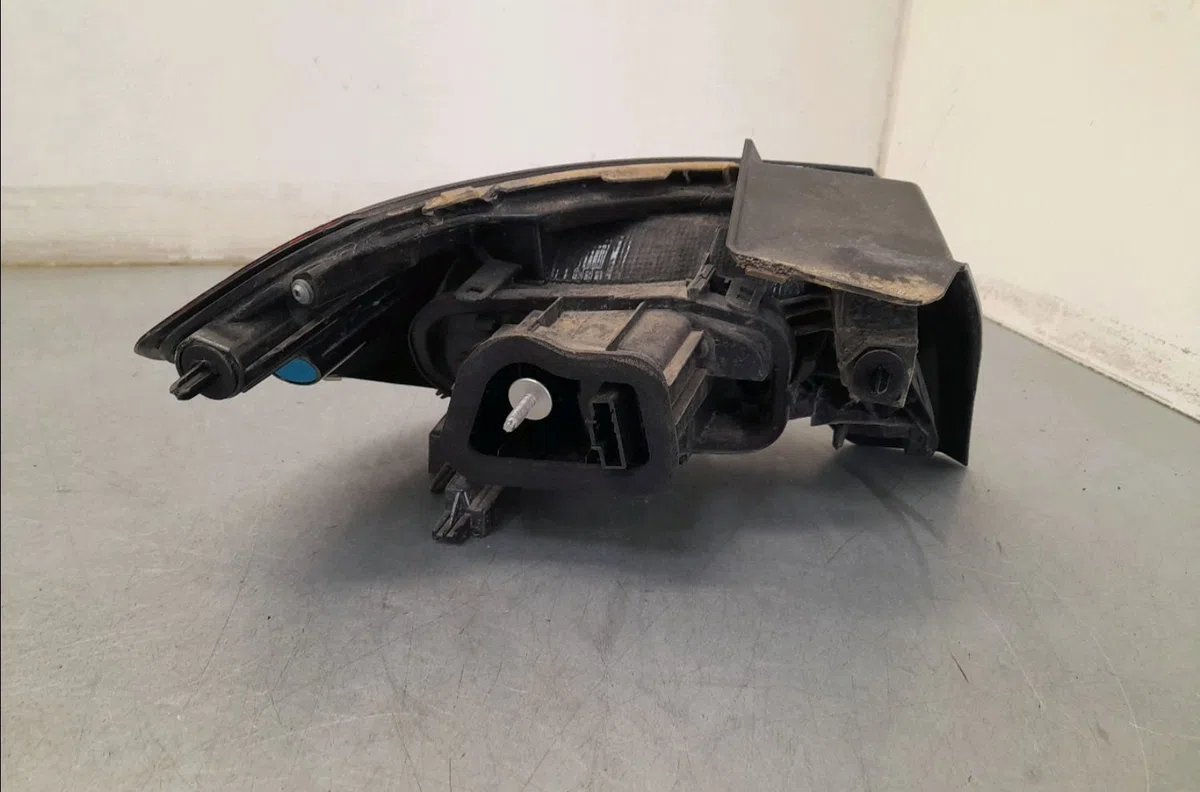 Feu arrière droit Opel CORSA F 1.2 (68) (2019) occasion