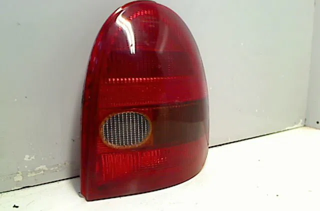 Feu arrière droit OPEL CORSA II  1.0i 12v occasion