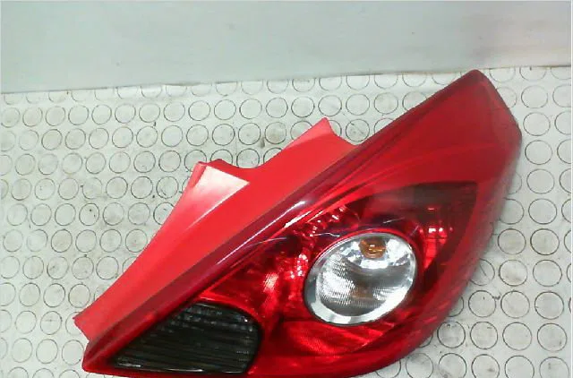 Feu arrière droit OPEL CORSA IV  1.0i 65ch occasion