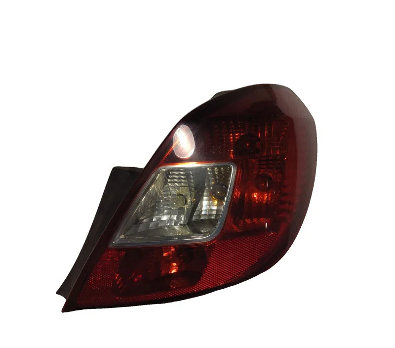 FEU ARRIERE DROIT OPEL CORSA IV 93190951