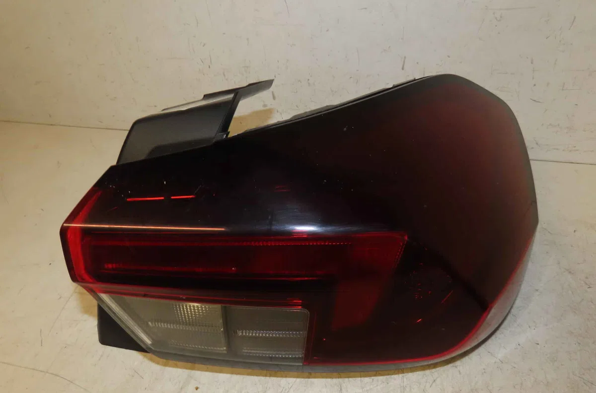Feu arrière droit OPEL CORSA VI occasion
