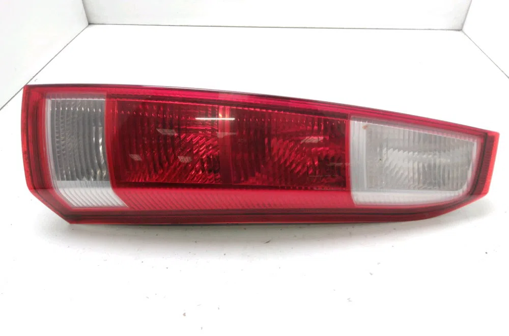 Feu arrière droit Opel MERIVA A Monospace (X03) 1.4 16v twinport (e75) (2004-2010) occasion