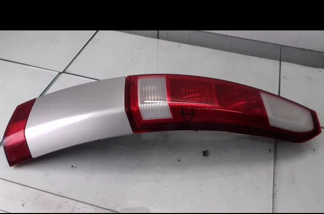 Feu arrière droit Opel MERIVA A Monospace (X03) 1.6 16v (e75) (2003-2006) occasion