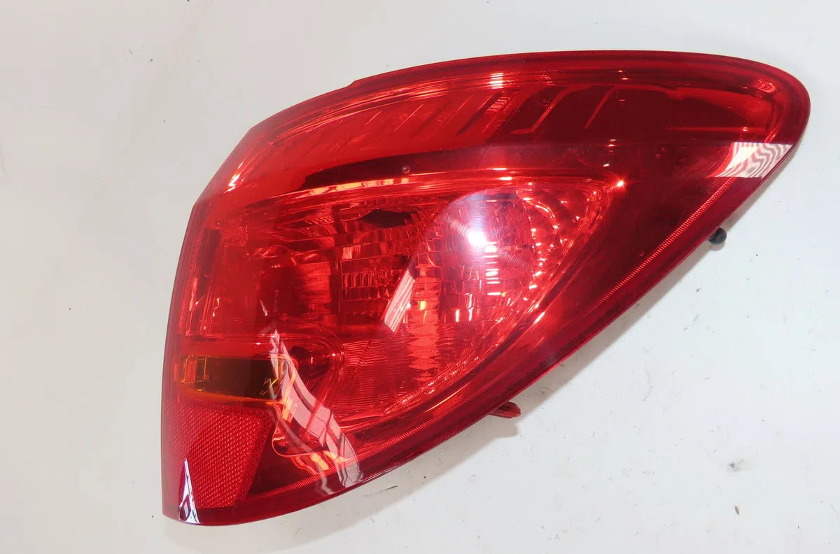 Feu arrière droit Opel MERIVA B Monospace (S10) 1.3 cdti (75) (2010-2013) occasion