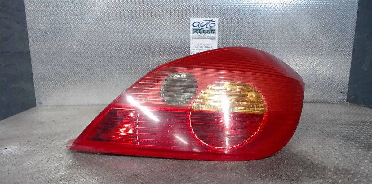 Feu arrière droit Opel TIGRA TwinTop (X04) 1.4 (r97) (2004-2010) occasion