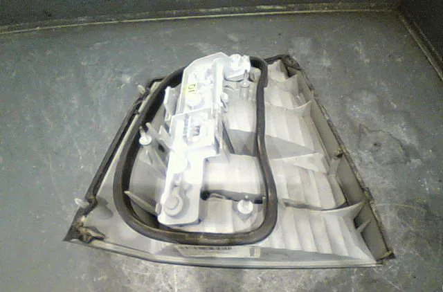 Feu arrière droit OPEL VECTRA 2002 occasion