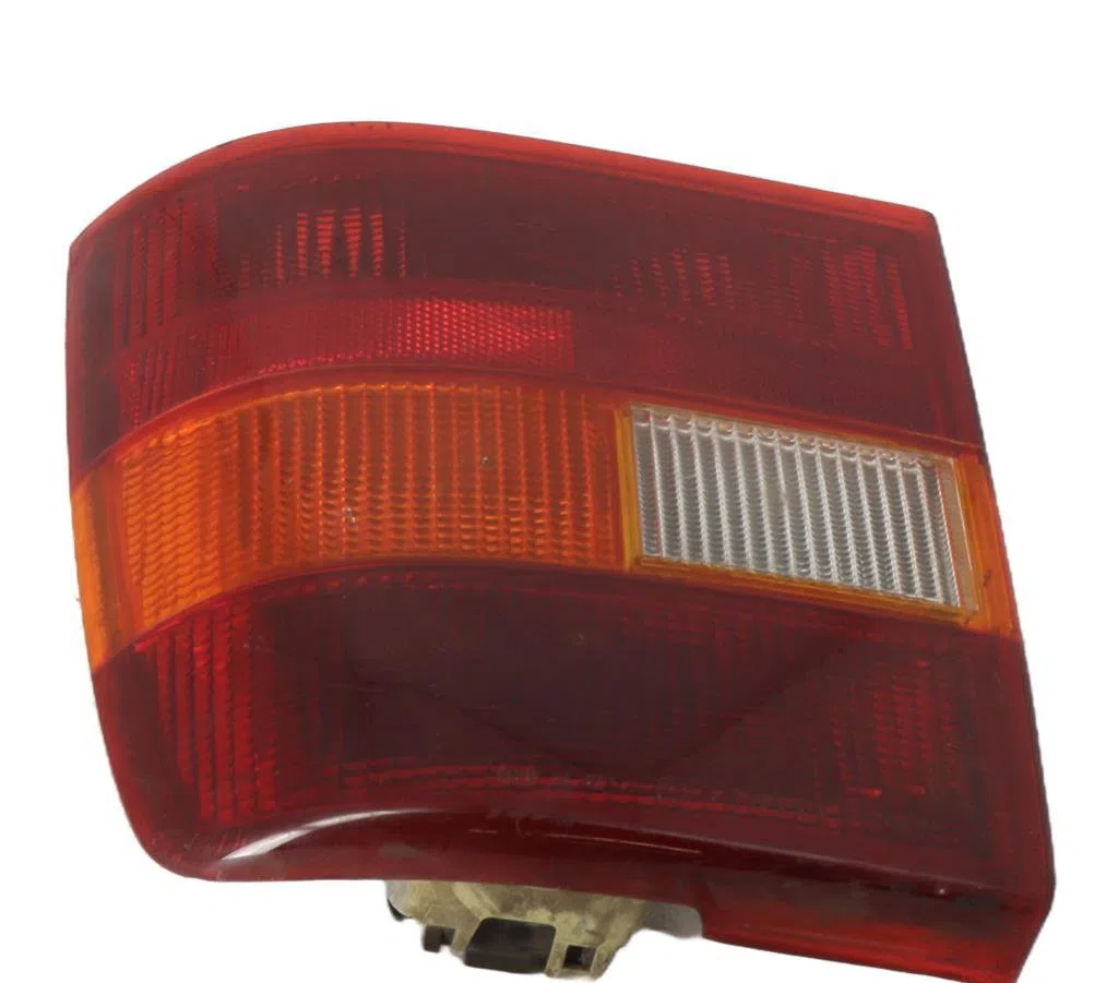 Feu arrière droit Opel VECTRA A (J89) 1.6 (f19, m19) (1988-1993) occasion
