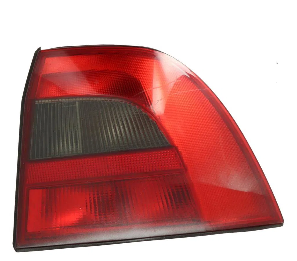 Feu arrière droit Opel VECTRA B 3-5 portes (J96) 1.6 i 16v (f68) (1995-2002) occasion