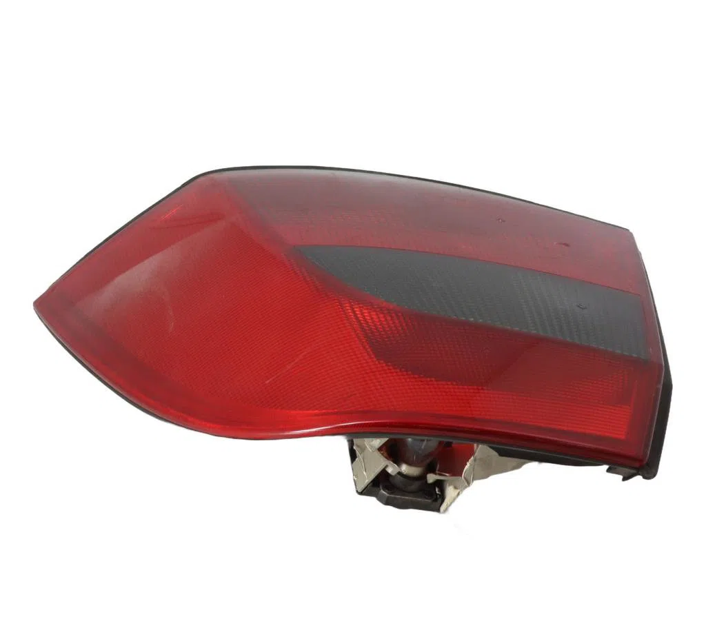 Feu arrière droit Opel VECTRA B 3-5 portes (J96) 1.6 i 16v (f68) (1995-2002) occasion