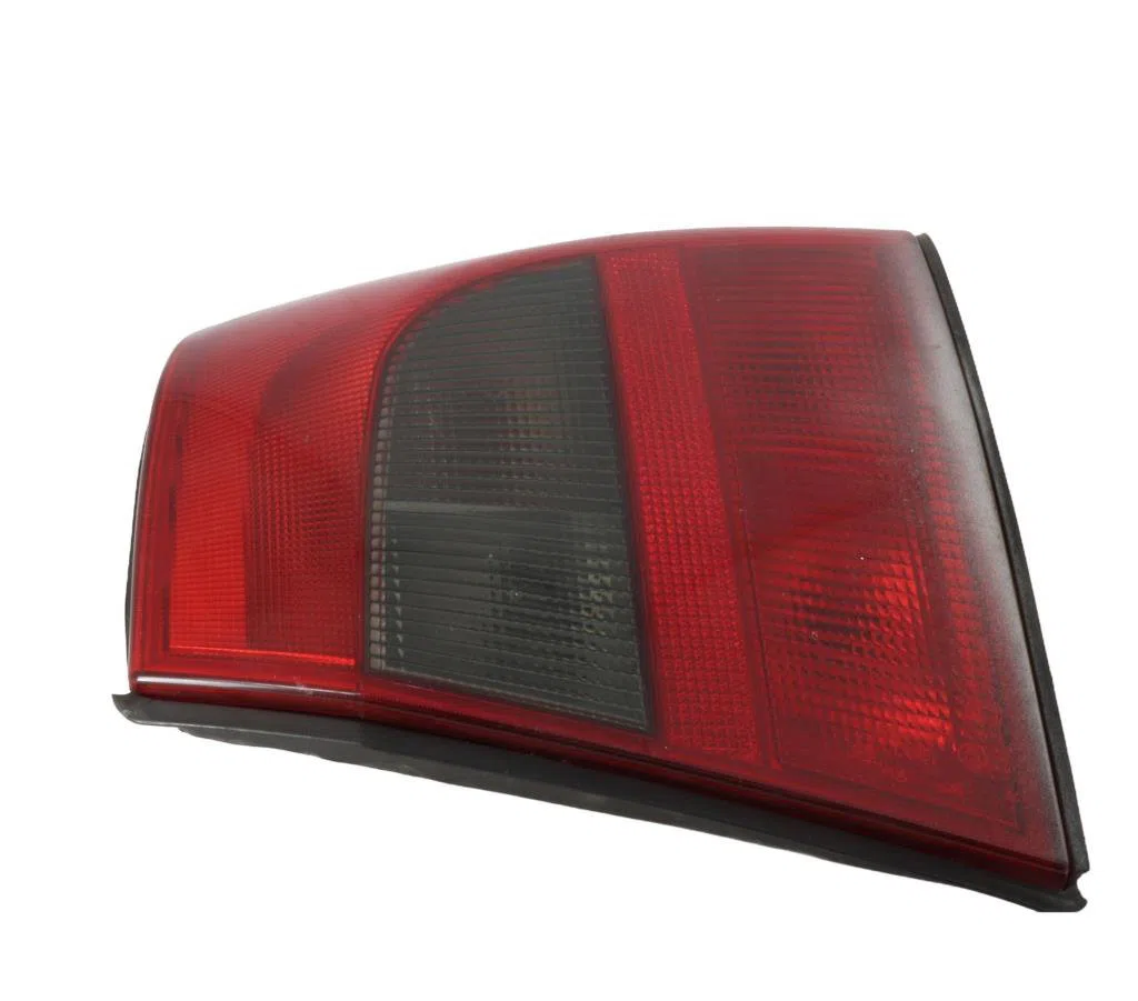 Feu arrière droit Opel VECTRA B 3-5 portes (J96) 1.6 i 16v (f68) (1995-2002) occasion