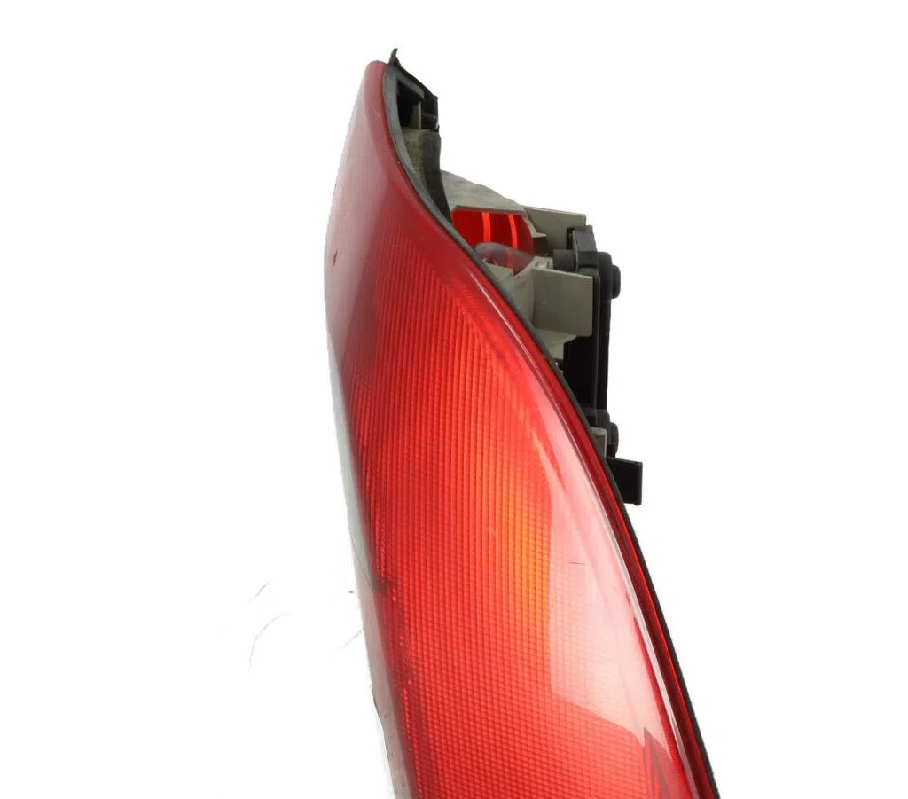 Feu arrière droit Opel VECTRA B 3-5 portes (J96) 2.0 dti 16v (f68) (1997-2003) occasion
