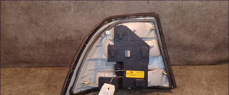 Feu arrière droit Opel VECTRA B 3-5 portes (J96) 2.0 i 16v (f68) (1995-2000) occasion