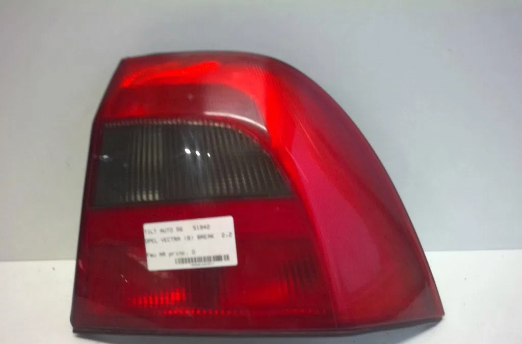 Feu arrière droit Opel VECTRA B 3-5 portes (J96) 2.2 dti 16v (f68) (2000-2002) occasion