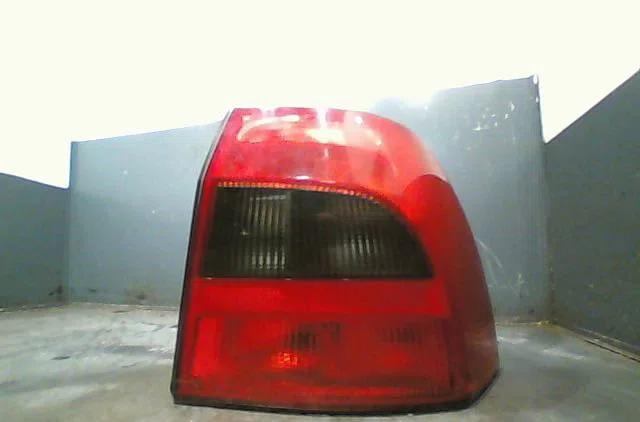 Feu arrière droit Opel VECTRA B 3-5 portes (J96) 2.2 dti 16v (f68) (2000-2002) occasion