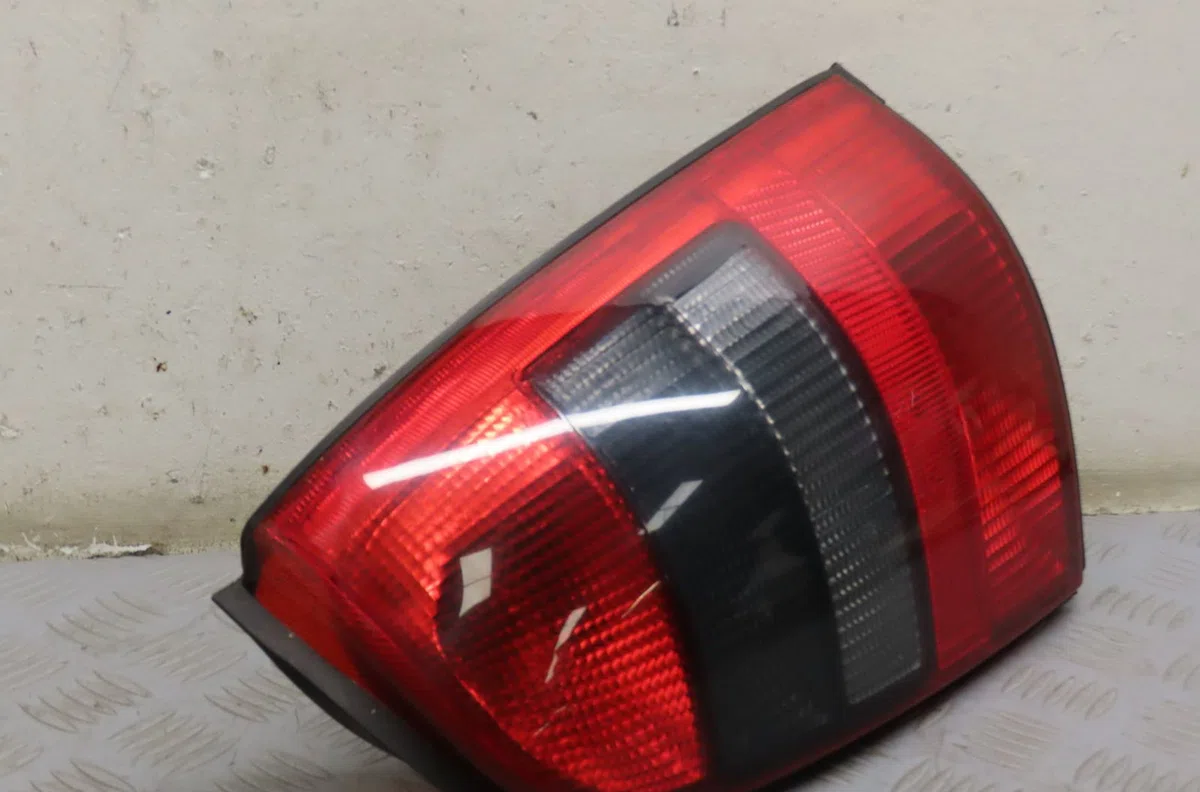 Feu arrière droit Opel VECTRA B Break (J96) 2.0 dti 16v (f35) (1997-2003) occasion