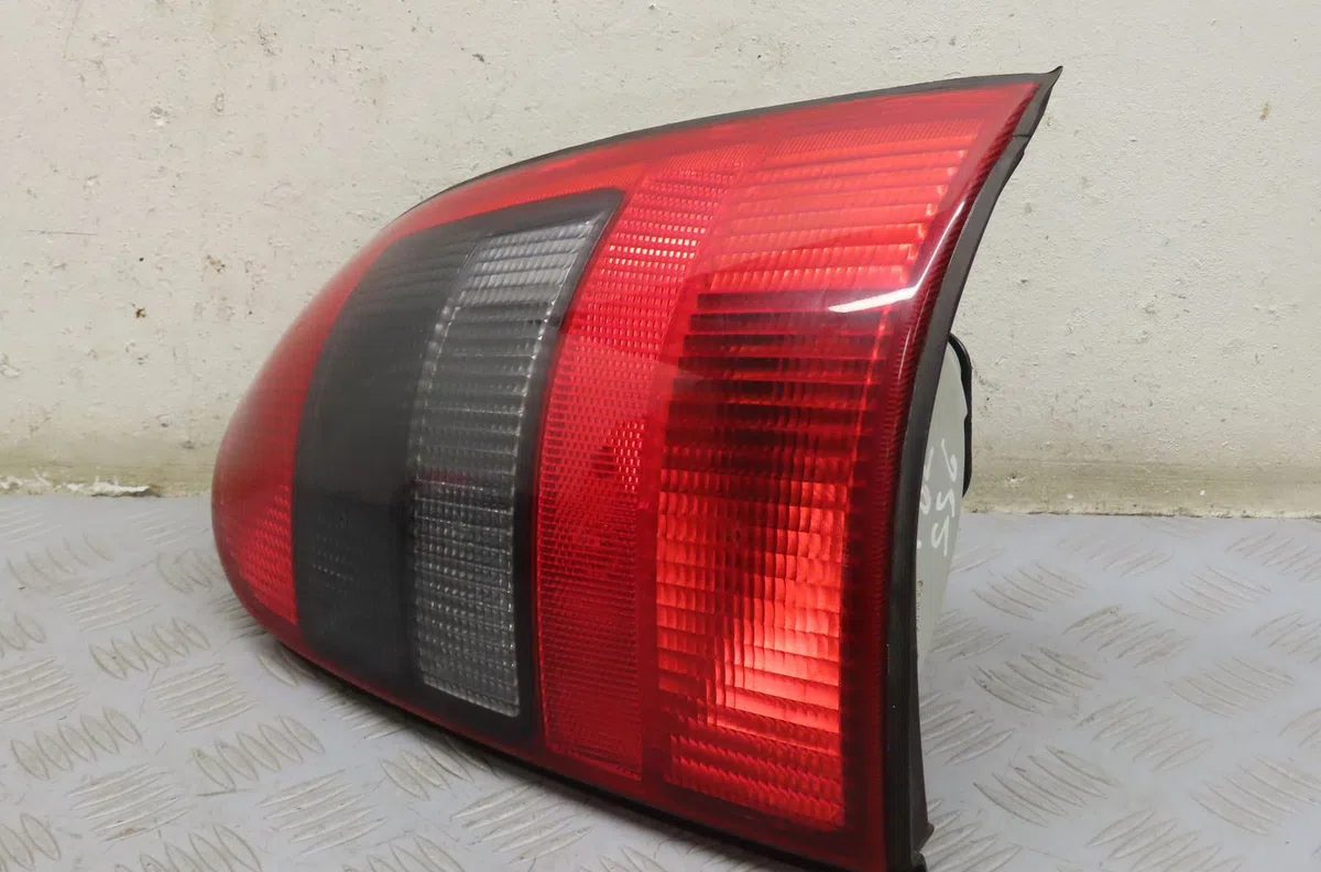 Feu arrière droit Opel VECTRA B Break (J96) 2.0 dti 16v (f35) (1997-2003) occasion