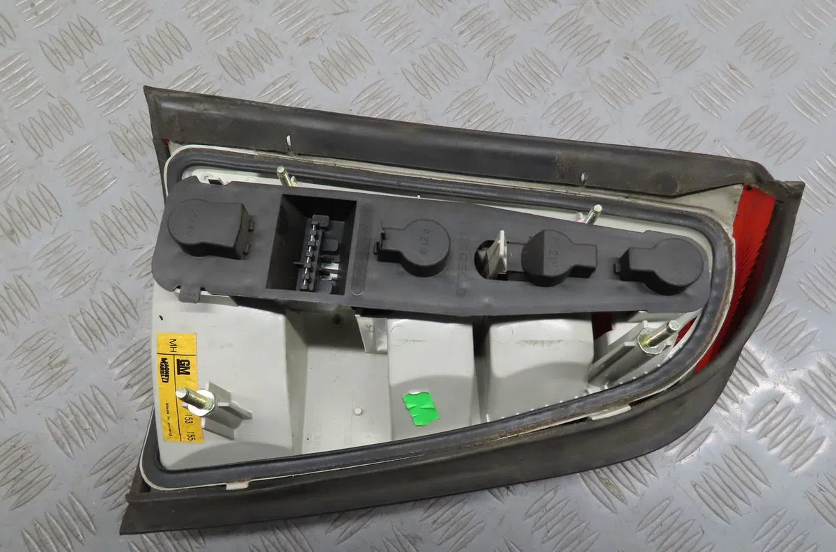 Feu arrière droit Opel VECTRA B Break (J96) 2.0 dti 16v (f35) (1997-2003) occasion